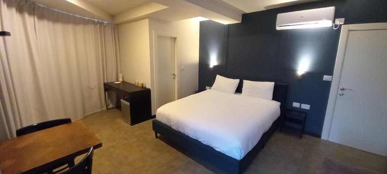 Hotel Moon Tlv - 4Th Floor Tel Aviv Esterno foto